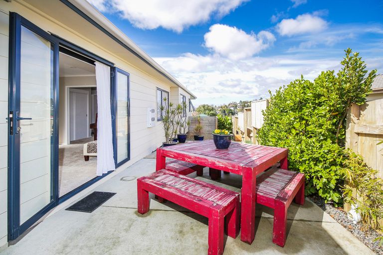 Photo of property in 49 Garton Drive, Massey, Auckland, 0614