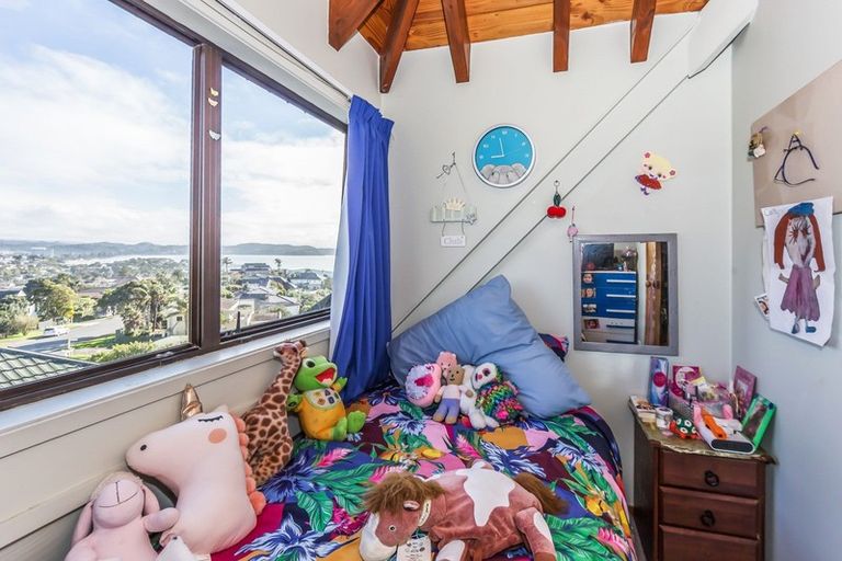 Photo of property in 4 Durness Place, Red Beach, 0932