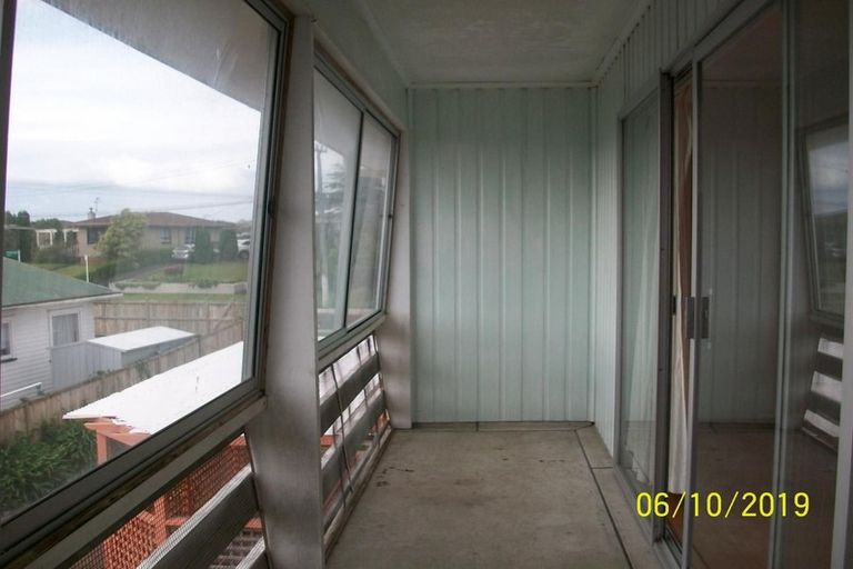 Photo of property in 32 Vera Road, Te Atatu South, Auckland, 0610