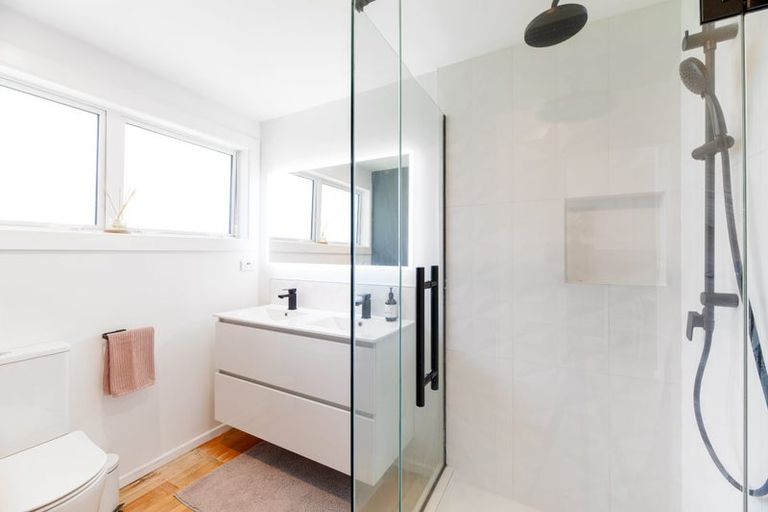 Photo of property in 1/48 Bond Crescent, Forrest Hill, Auckland, 0620