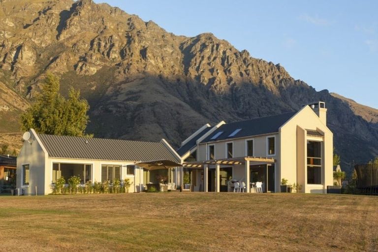 Photo of property in 5 Scenic Drive, Drift Bay, Queenstown, 9371