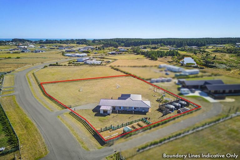 Photo of property in 21 Mowhia Grove, Waitarere, Levin, 5510