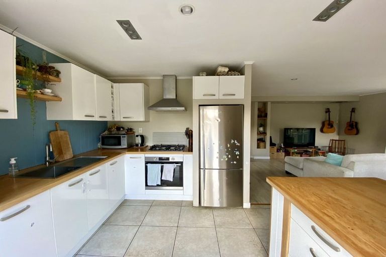 Photo of property in 52 Stillwater Crescent, Stillwater, Silverdale, 0993