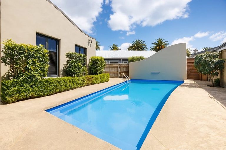 Photo of property in 3 The Oaks, Awapuni, Palmerston North, 4412