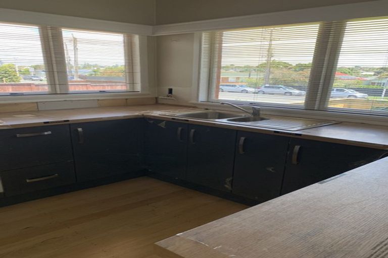 Photo of property in 1/16 Shakespeare Road, Milford, Auckland, 0620