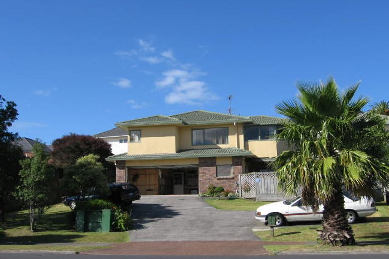 Photo of property in 72 Caribbean Drive, Unsworth Heights, Auckland, 0632