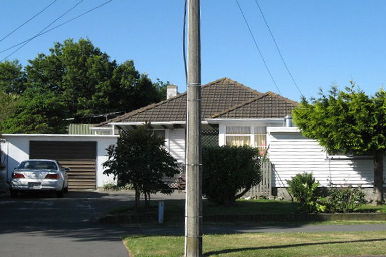 Photo of property in 2 Bevington Street, Avonhead, Christchurch, 8042