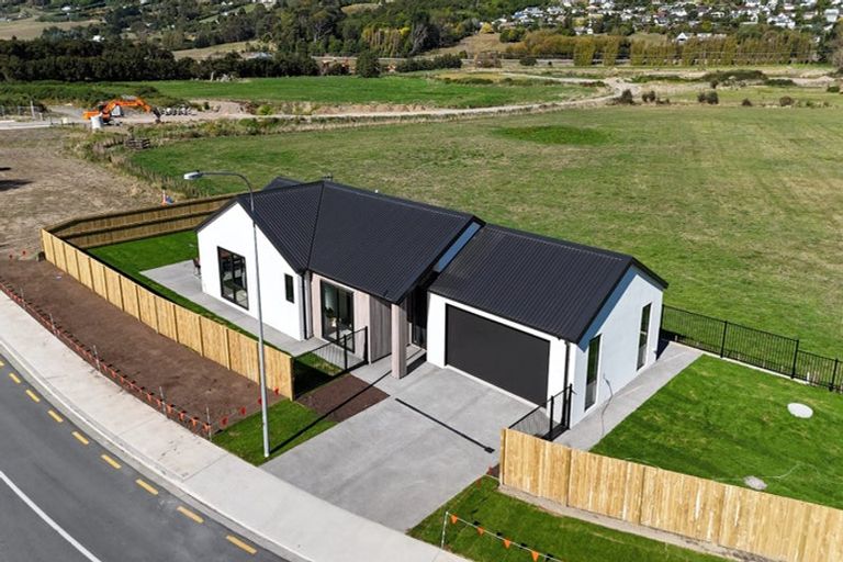 Photo of property in 100 Waipunahau Road, Waikanae, 5036