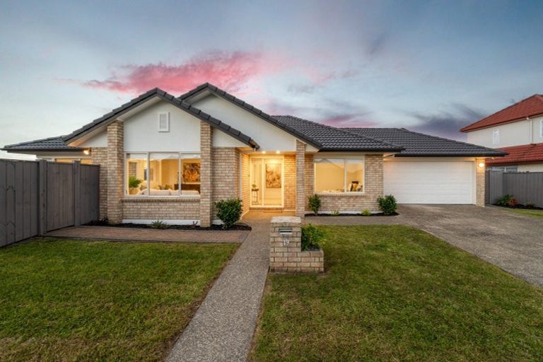 Photo of property in 19 Montecito Place, Golflands, Auckland, 2013