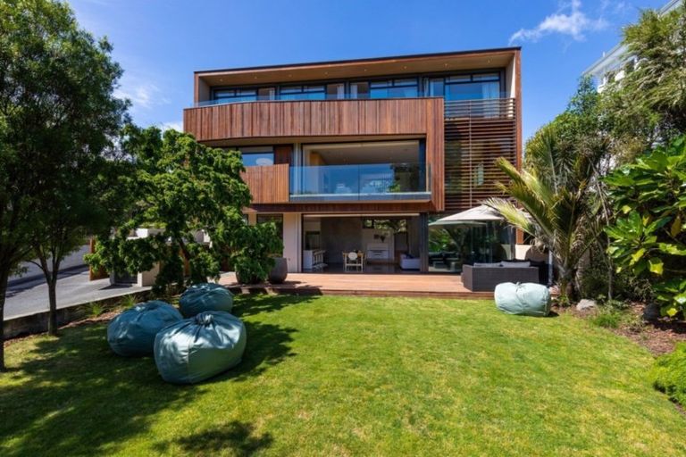 Photo of property in 27 Examiner Street, Nelson, 7010