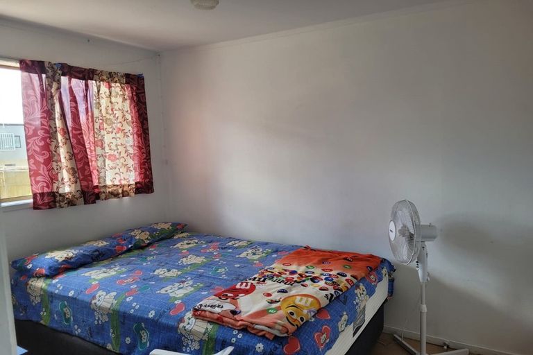 Photo of property in 2/3204 Great North Road, New Lynn, Auckland, 0600