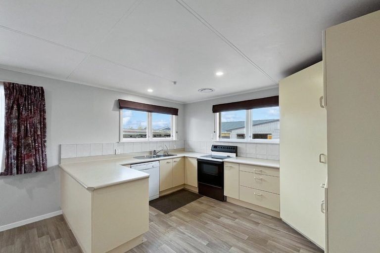 Photo of property in 5 Abraham Crescent, Milson, Palmerston North, 4414