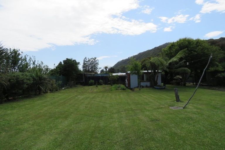 Photo of property in 17 River Road, Hector, 7822