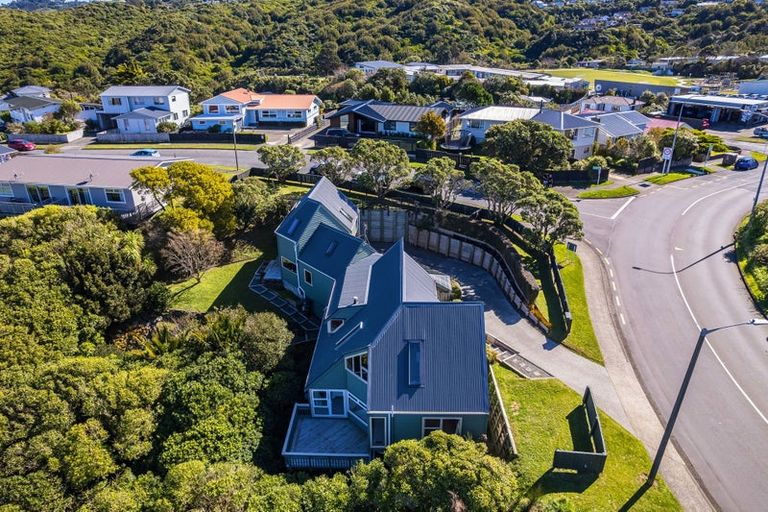 Photo of property in 1 Maple Grove, Maungaraki, Lower Hutt, 5010