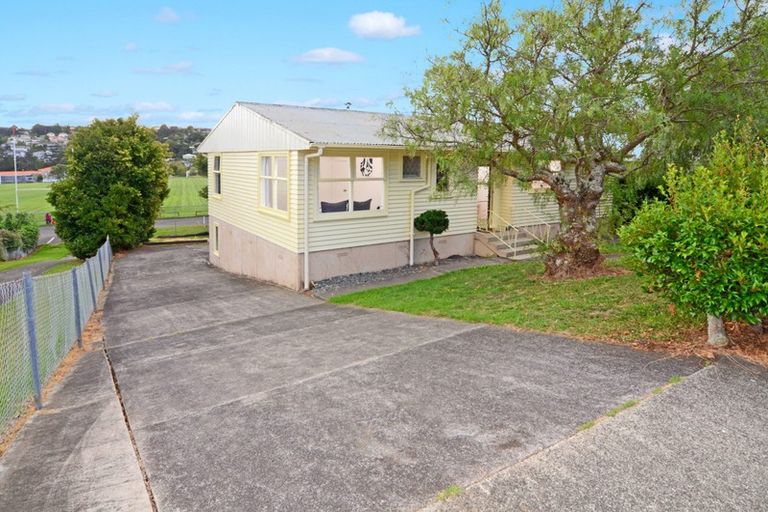 Photo of property in 9 Waverley Avenue, Glenfield, Auckland, 0629