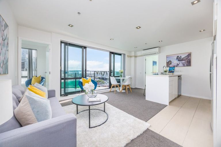 Photo of property in 6 Lancelot Road, Orewa, 0931