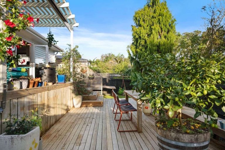 Photo of property in 1/146 Rangatira Road, Beach Haven, Auckland, 0626