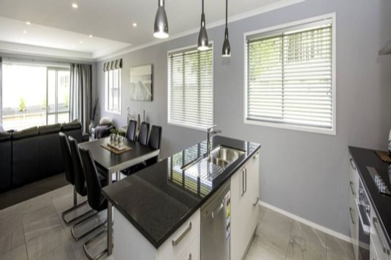 Photo of property in 23 Robert Might Road, Kumeu, 0810