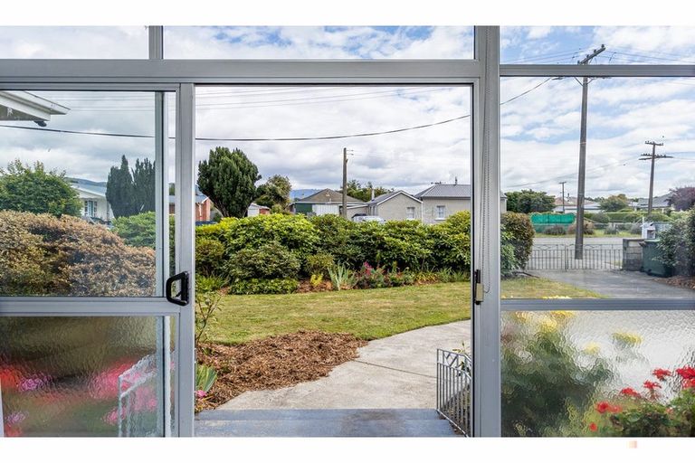 Photo of property in 1 Dixon Street, Waimate, 7924