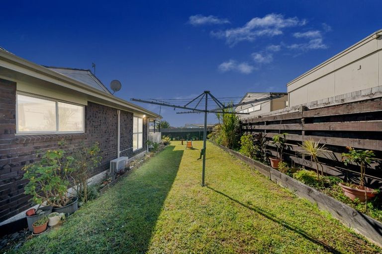 Photo of property in 2/56 Archibald Road, Kelston, Auckland, 0602