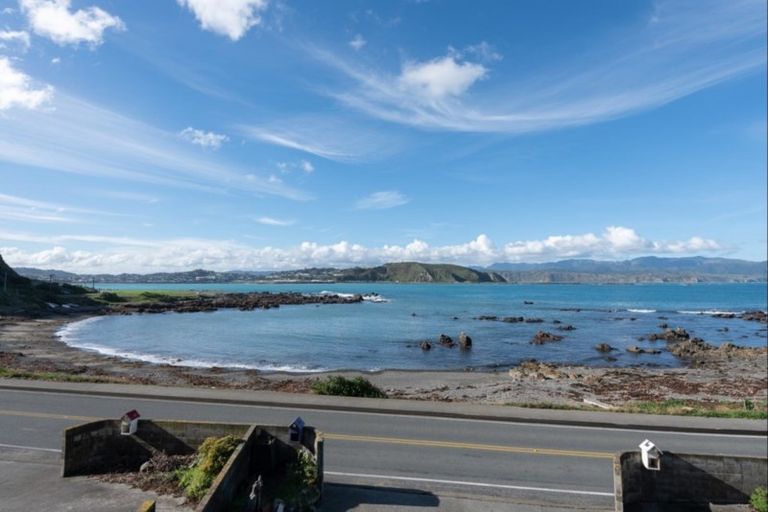 Photo of property in 3/422 Queens Drive, Lyall Bay, Wellington, 6022