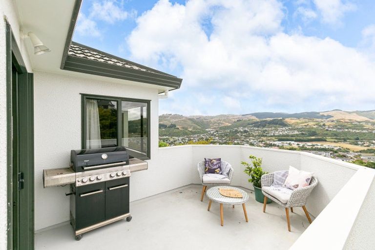 Photo of property in 13 Chastudon Place, Tawa, Wellington, 5028