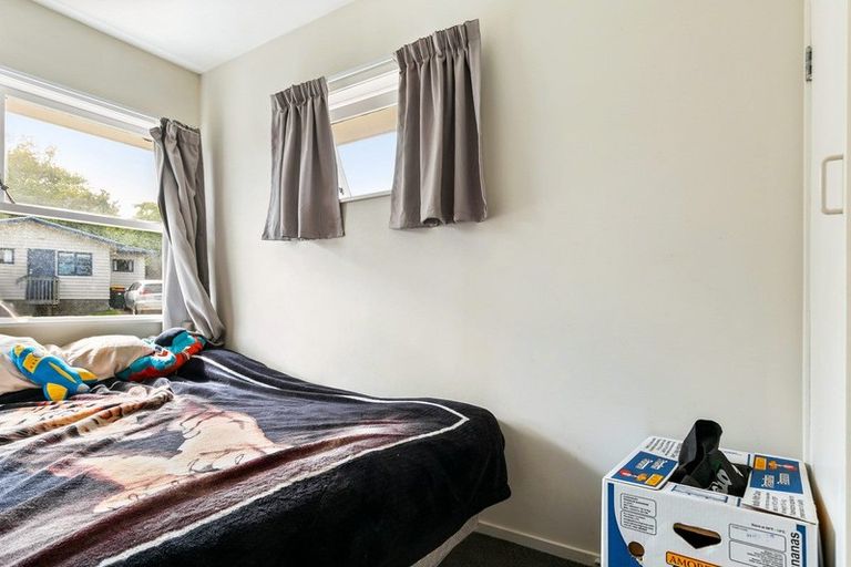 Property details for 86 Barrys Road, Glendene, Auckland, 0602