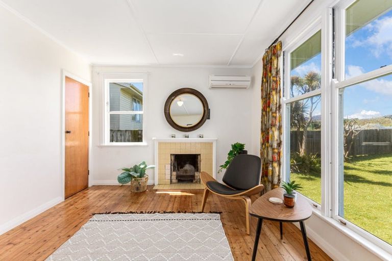 Photo of property in 105 Te Pene Avenue, Titahi Bay, Porirua, 5022