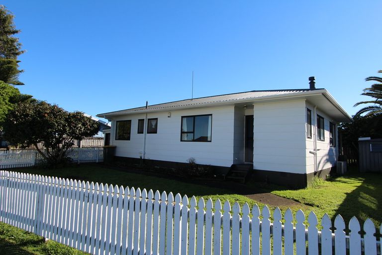 Photo of property in 1/6 Hatherley Place, Clendon Park, Auckland, 2103