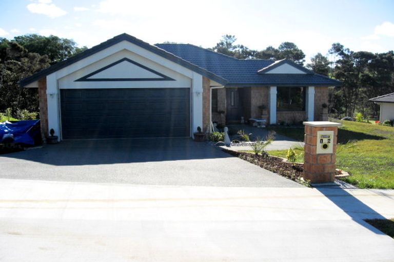 Photo of property in 15 Spinnaker Point, Haruru, 0204