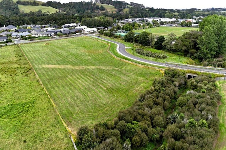 Photo of property in 2 Moya Drive, Matakana, 0985