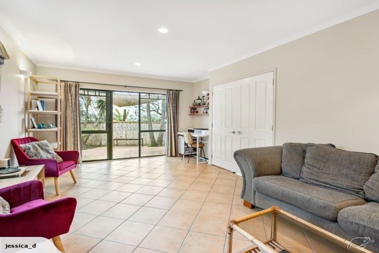 Photo of property in 2/62 Target Road, Totara Vale, Auckland, 0629
