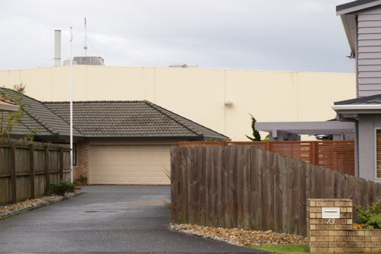 Photo of property in 13 Tolben Place, Golflands, Auckland, 2013
