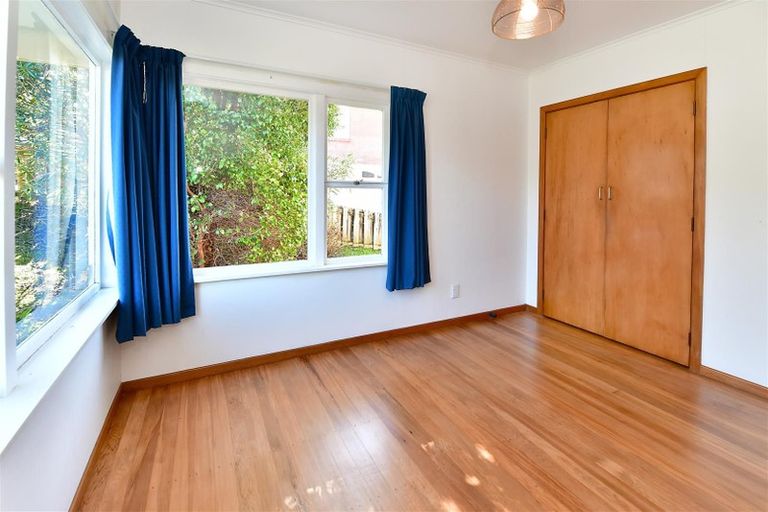 Photo of property in 12 Barker Rise, Northcross, Auckland, 0632