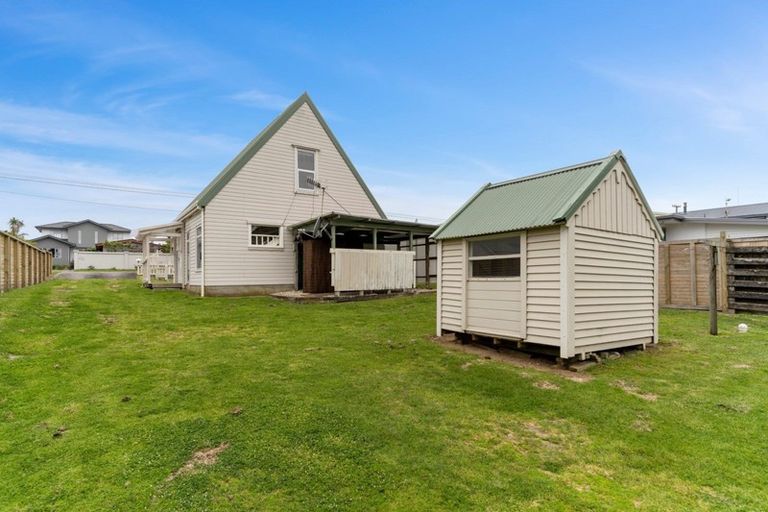 Photo of property in 64 Karewa Parade, Papamoa Beach, Papamoa, 3118