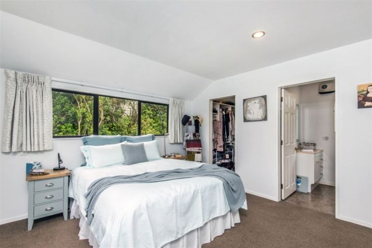 Photo of property in 6 Kamla Way, Khandallah, Wellington, 6035