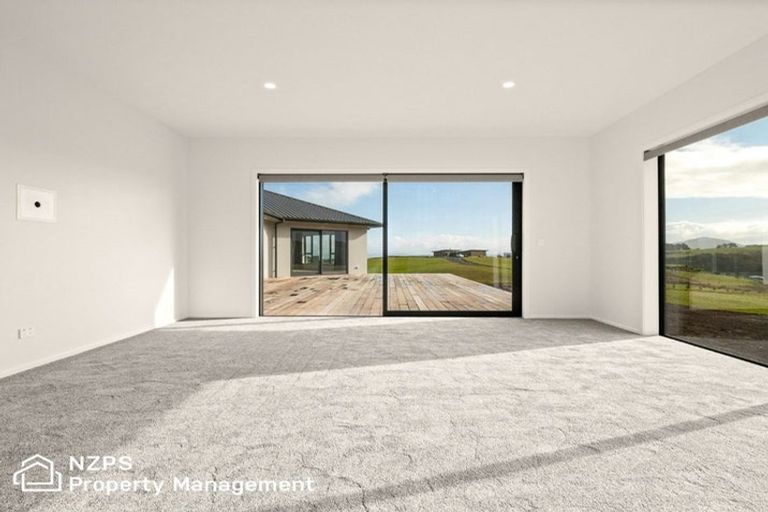 Photo of property in 16 Tunnel Beach Road, Blackhead, Dunedin, 9076