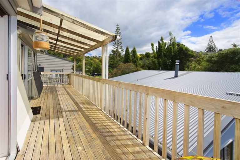 Photo of property in 1/17 Tiri View Place, Waiake, Auckland, 0630