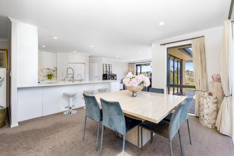 Photo of property in 72 Kittiwake Drive, Schnapper Rock, Auckland, 0632