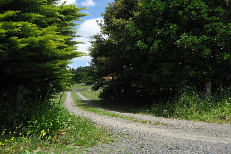 Photo of property in 68 Bungard Road, Karaka, Papakura, 2580