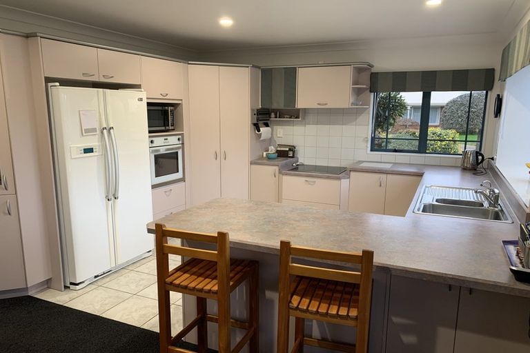 Photo of property in 16 Hastings Place, Hamilton Lake, Hamilton, 3204