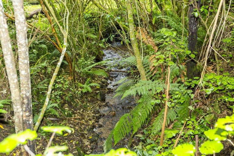 Photo of property in 144 Pinehaven Road, Pinehaven, Upper Hutt, 5019