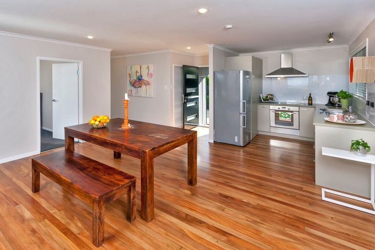 Photo of property in 121 Sandspit Road, Shelly Park, Auckland, 2014