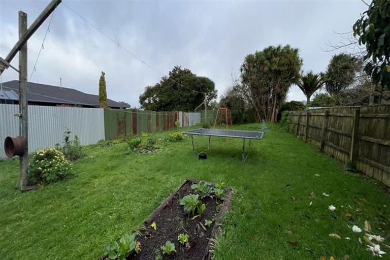 Photo of property in 82-84 Queen Street, Westport, 7825