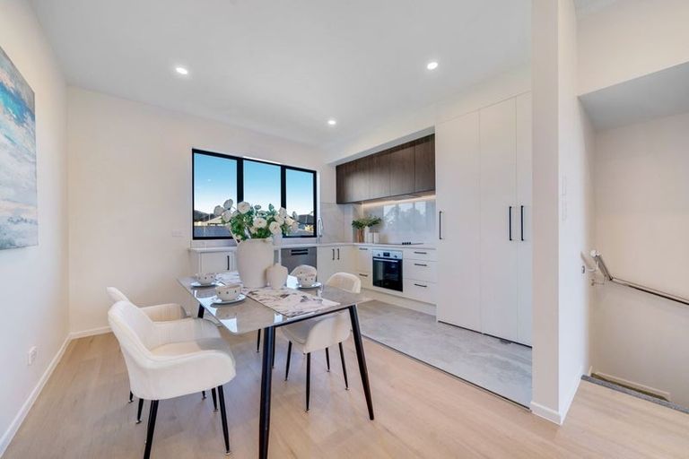 Photo of property in 6/32 Tiraumea Drive, Pakuranga, Auckland, 2010