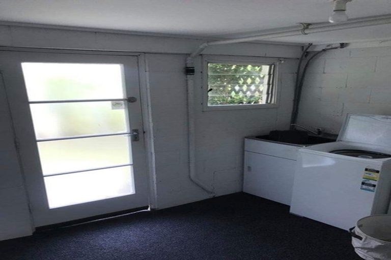 Photo of property in 1/20 Penning Road, Castor Bay, Auckland, 0620