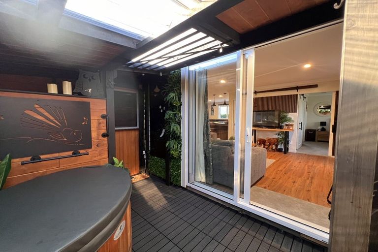 Photo of property in 14 Pounamu Place, Pegasus, 7612