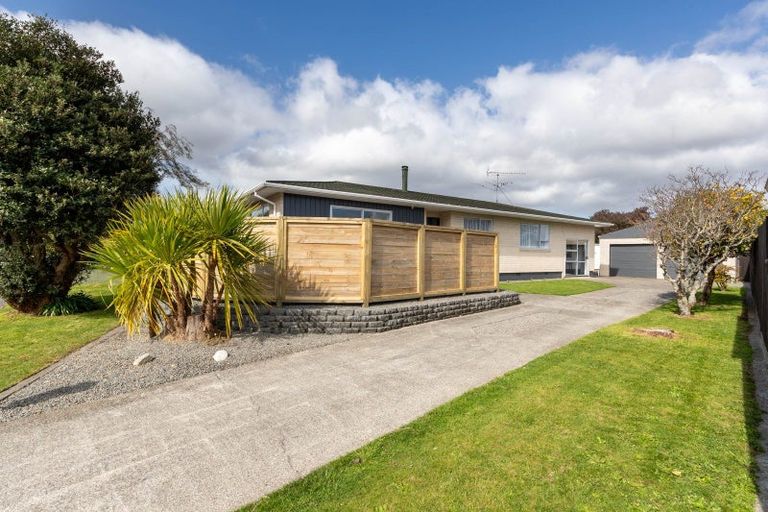 Photo of property in 71 Pasadena Crescent, Totara Park, Upper Hutt, 5018