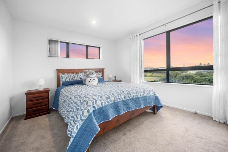 Photo of property in 32 Huarahi Pai Road, Huapai, Kumeu, 0810