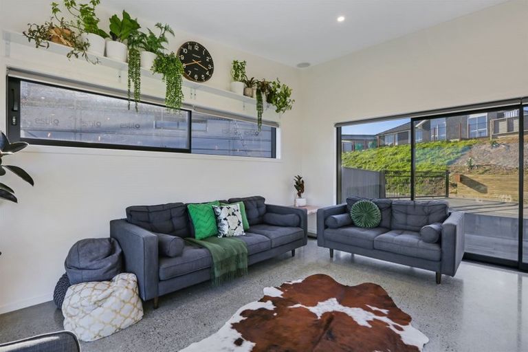 Photo of property in 20 Omaka Place, Aotea, Porirua, 5024